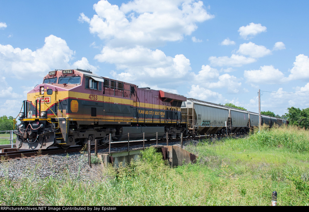 KCSM 4753 crosses a smaln bridge west of Dayton 